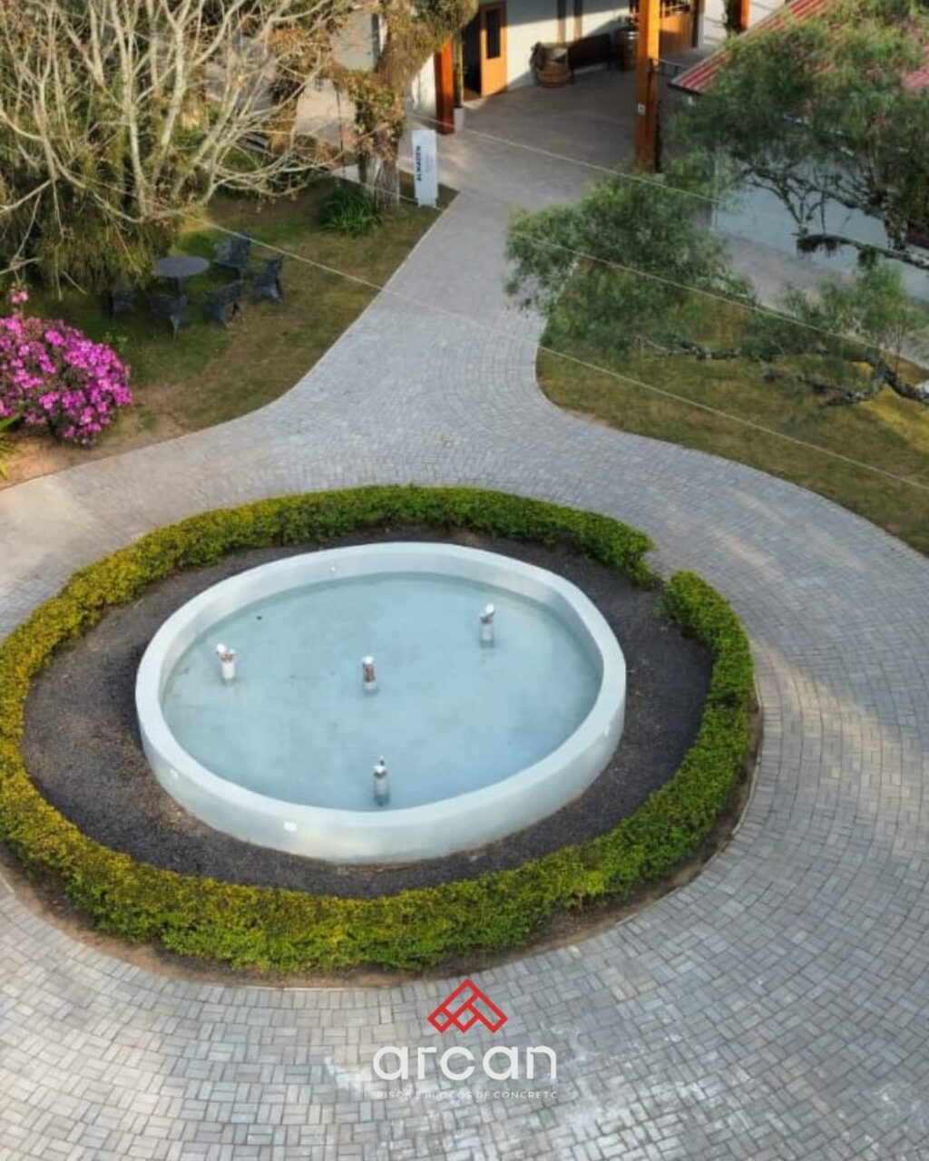 Instagram post from arcanpisoseblocos. This post is in position 1.