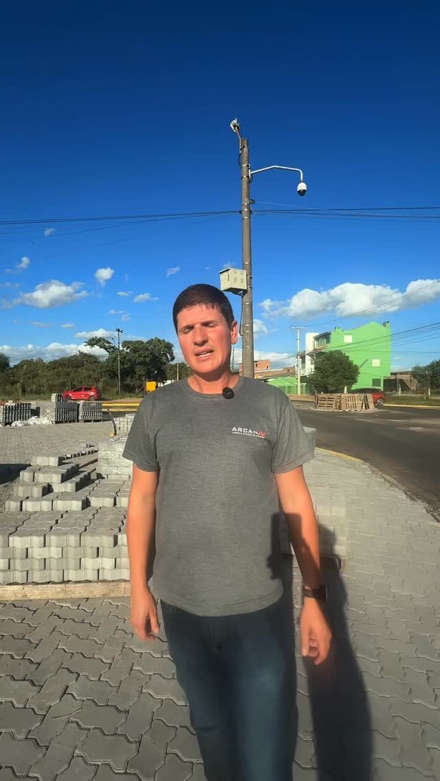 Instagram post from arcanpisoseblocos. This post is in position 2.