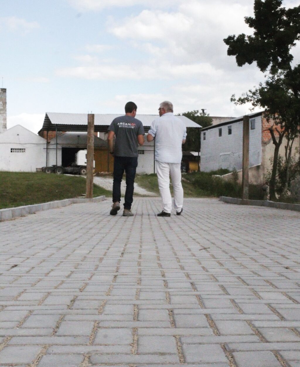 Instagram post from arcanpisoseblocos. This post is in position 0.