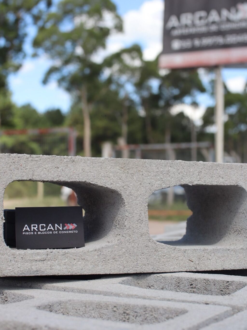 Instagram post from arcanpisoseblocos. This post is in position 8.